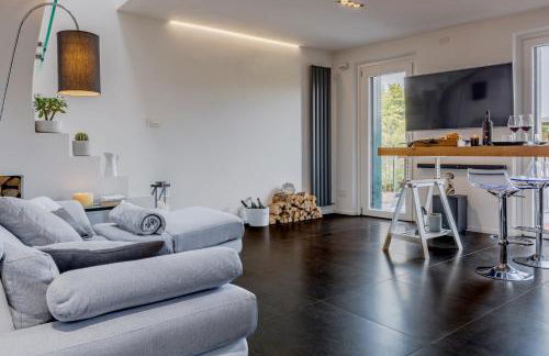 Incantevole vista dalle mura del castello. - Foto 16