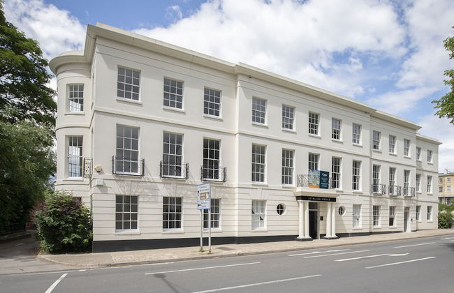 Elliot Oliver - Luxury 2 Bedroom Regency Apartment With Parking & EV Charger - Photo 21