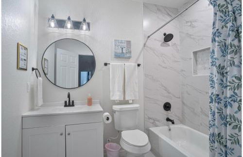 Vibrant 4BR3BA Oasis Near Happy Downtown - Foto 25