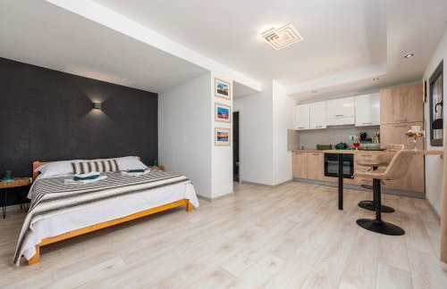 Unique Villa V with large pool - Photo 40