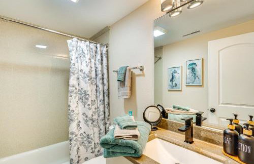 Lake & Pool Access: Lazy Days Condo w/ Balcony! - Foto 14