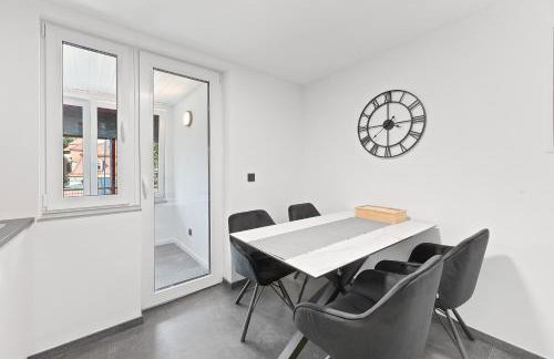 TOP Apartments - Stilvolle Wohnung mit Loggia im Stadtzentrum - Kingsize Bett - Smart TV - Netflix - 60qm - 24h Check-In - Foto 8