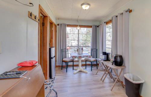 Great for Fishing! Lakefront Studio in Hemphill - Photo 12