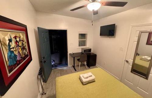 Charming Studio Cabin under Oak tree 2 mins walk to Magazine quiet neighborhood - Foto 5