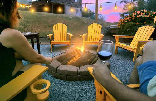 Luxe Lodge Escape - Hot Tub-Outdoor Movies-Game Room-Fire Pit - Foto 14