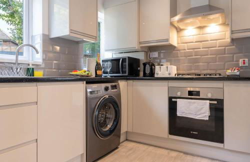 Four Bedroom House - Parking - Garden - Netflix 22C - Foto 2