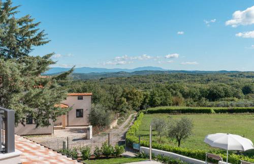 Villa atop the village with stunning view - Foto 27