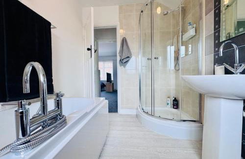 2 Beds, Entire Home, Spacious Bedrooms, Garden - Photo 11