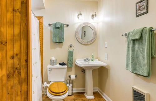 Hot Tub and Fire Pit Cozy Cabin in Maggie Valley - Foto 10