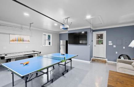 Lakefront Home w Pool, Dock, Fire Pit & Game Room Sip, Sip Away by Avantstay - Foto 96