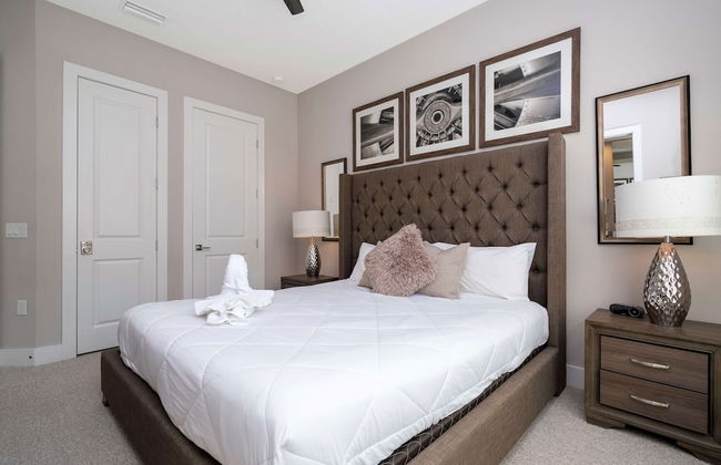 Modern Chic Home Mickey and Toy Story Rooms - Foto 36