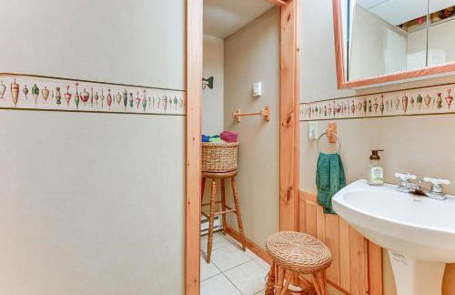 Peaceful White Sand Lake House with Dock and Deck! - Foto 23