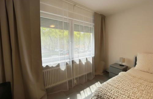 Spacious Apartment with Balcony - nearby Schlosspark - APOLONIAliving - Foto 50