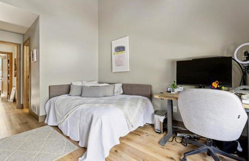 Perfectly Located 3 Bed 3.5 Bath Beautiful Townhome - Photo 18