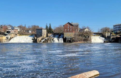 Private 5-Acre Escape - Pool, Lake & Gardens - Foto 3