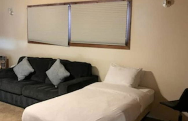 Bakersfield City Home w Patio and Garden - Photo 6