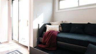 Quiet Creekside Walk to Downtown - Foto 3