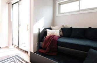 Quiet Creekside Walk to Downtown - Foto 3