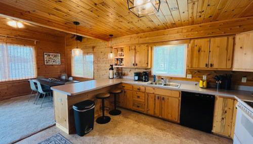 Gaylord Lakefront Cabin w Private Dock Fire Pit - Foto 5