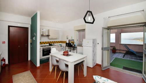 Attico vista mare con terrazza e spa riscaldata - Foto 3