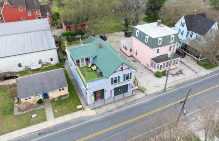 Artist Apartment - Idyllic villa steps from Town & the waterfront! - Foto 45