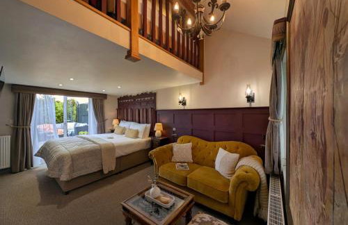 Scenery Hill Hideaways The Coach House Charming Retreat with Jacuzzi and BBQ Hut Near the Lake District - Photo 5