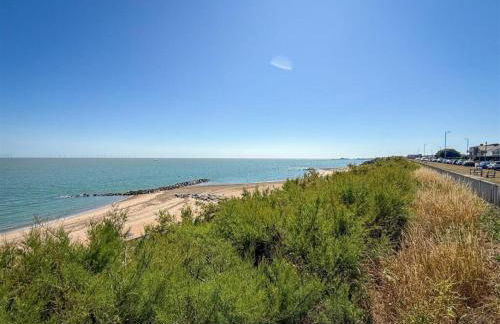 Oceanfront 4BR Beach Retreat - Foto 1