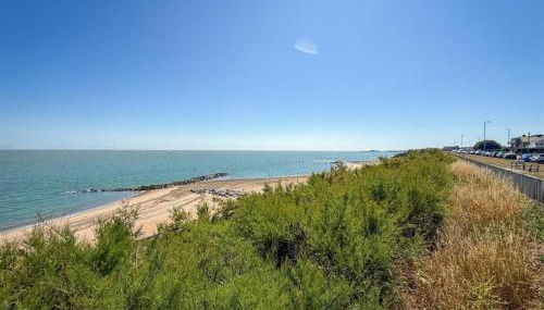 Oceanfront 4BR Beach Retreat - Foto 1