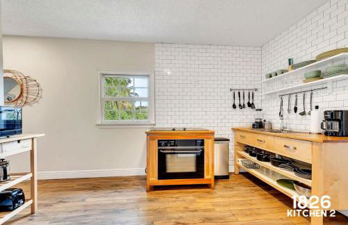 3 Home 12 bedroom compound with Pool and BBQ sleeps 24 - Foto 63