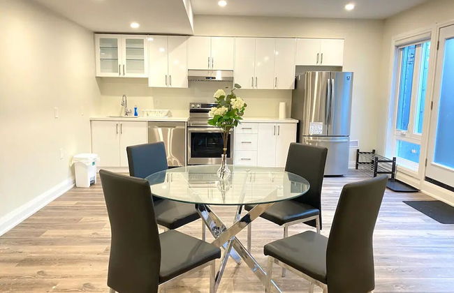 Brand New Basement Apt next to Beach & Go Train - Foto 35