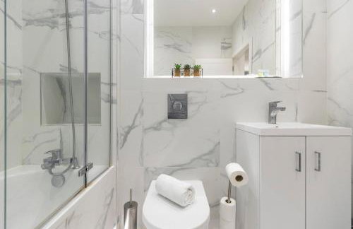 Spacious Luxury Apartment King Bed - Central Location - Foto 25