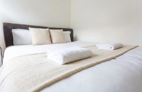 Modern 3 Bedroom Home with Parking in Southend - Foto 22