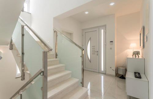 Luxury villa with a swimming pool Tugare, Omis - 20067 - Foto 67