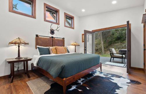 Mountain Cabin with Hot Tub, Scenic Views, Fire Pit, by Forest & Peak Retreats - Foto 21