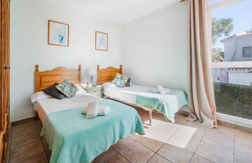 Villa Angela Flores by Villa Plus - Photo 21