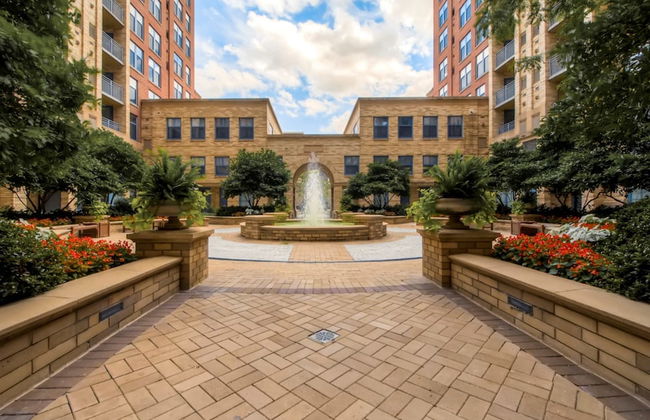 Bluebird Suites in Crystal City - Photo 1