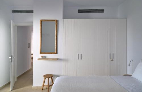 Private Luxury Scarlet beachfront villa, Molos, Paros - Photo 30