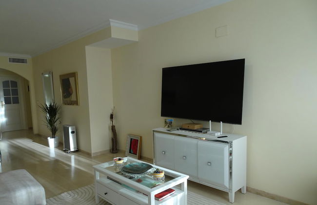 Elviria 2-bed Apt, Sleeps 4, Pool, 20m to Beach - Foto 11