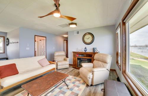 BBQ Ready Lakefront Retreat in Watertown - Foto 5