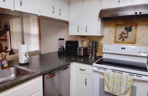 Comfortable Stay- Fully Stocked Home & Coffee Bar- All Essentials Provided - Photo 19