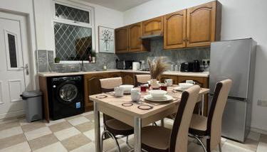 Comfortable, spacious 2 Bedroom house close to Etihad Stadium - Foto 4