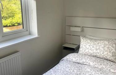 2 Bedroom Flat Bracknell Free Parking - Photo 9