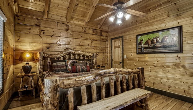 Ern858 - Eagles On High - Great Location! Close To All The Action! 3 Bedroom Cabin by RedAwning - Foto 2, Habitación