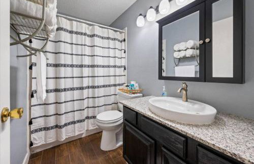 Brand New Stay! Pool • Hot Tub • Game Room Retreat - Foto 23