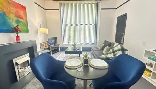 Large Studio Kitchenette - Photo 4