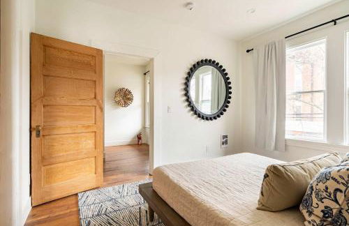 Stay Portland - 3BR - Sleeps 6 - Steps to NW 23rd - Fast WiFi - Foto 4