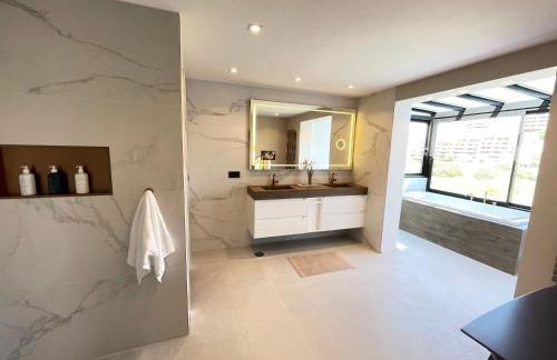 ULTIMATE LUXURY DREAM VILLA with 7 BEDROOMS, GYM, SPA and INFINITY POOL - Photo 33