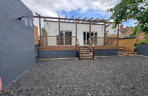 The Plum Tree - 5 luxury modern bedrooms - Photo 36