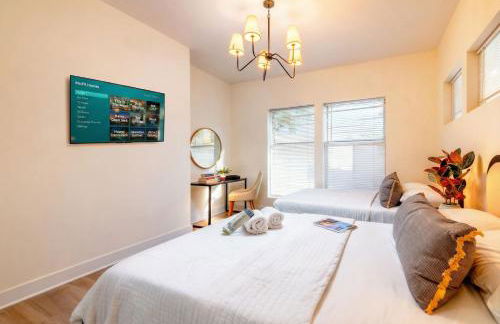 Skyline Views with Double Rooftop Deck & Game Room - Foto 23