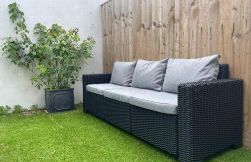 Trafalgar, lovely ground floor flat with outside patio garden, minutes walk to seafront - Photo 19